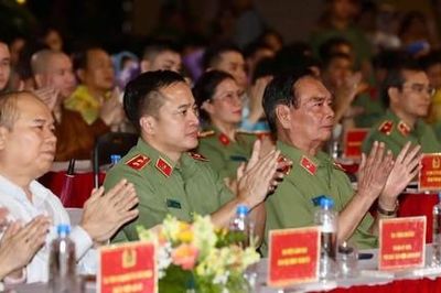 Hoành tráng, ấn tượng, xúc động lễ khai mạc chuỗi sự kiện Gala 'Tổ quốc bình yên' tại TPHCM