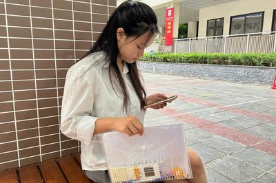 Mang điều khiển điều hòa đi thi để 'cầu đỗ', nữ sinh Hà Nội nói lý do bất ngờ