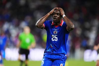In cờ nước khác lên áo đấu World Cup 2026, đội tuyển Haiti bị FIFA bắt đổi