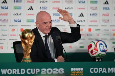 Trọng tài World Cup bị cấm nhập cảnh vào Mỹ, chủ tịch FIFA khuyên 'thư giãn'