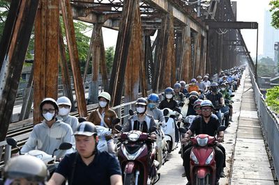 Hà Nội dự kiến chỉ hỗ trợ người nghèo chuyển đổi xe xăng sang điện