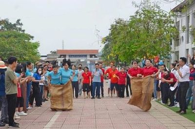 Công đoàn phường Tùng Thiện chăm lo thiết thực cho người lao động