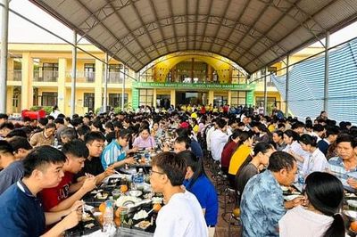 Suất cơm miễn phí đồng hành cùng thí sinh thi tốt nghiệp THPT tại Ứng Thiên, Hòa Xá