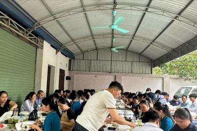 Xã Trung Giã: Hơn 600 suất 'cơm 0 đồng' phục vụ phụ huynh và sĩ tử