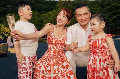 Khoảnh khắc đẹp như tranh của gia đình Chi Bảo và vợ doanh nhân Lý Thùy Chang