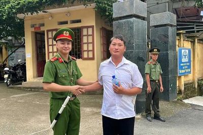 Bí thư Chi bộ 36 tuổi dự thi tốt nghiệp THPT cùng học sinh ở Lào Cai