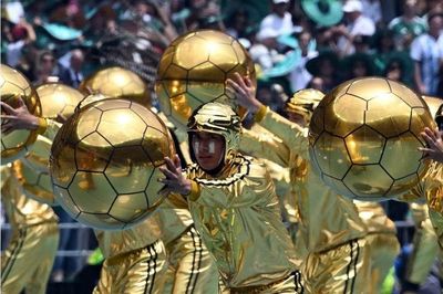 Sắc màu khai mạc World Cup 2026, thẻ đỏ kỷ lục, tuần hành, sét đánh