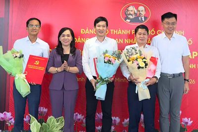 Công bố quyết định thành lập chi bộ cơ quan điều hành Trung tâm tài chính quốc tế tại TP.HCM