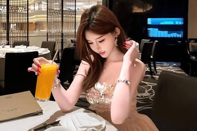 Trả giá đắt vì mua ảnh chơi golf, ăn omakase 1.000 đồng để 'phông bạt'