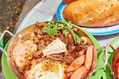 Quán Việt bán bánh mì chảo, cà phê mắm gây chú ý tại Mỹ