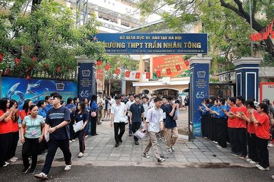 Thí sinh Hà Nội phấn khởi hoàn thành Kỳ thi tốt nghiệp THPT năm 2026