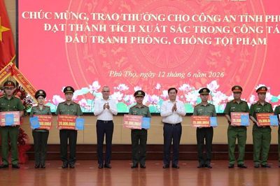 Phú Thọ khen thưởng các tập thể, cá nhân có thành tích xuất sắc trong đấu tranh phòng, chống tội phạm