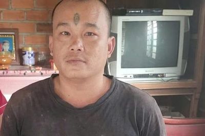 Đối tượng truy nã vừa từ nước ngoài trở về nhà thì bị bắt