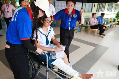 Nét đẹp Tiếp sức mùa thi trên Thành phố mang tên Bác