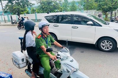 Nữ sinh đến nhầm điểm thi cách xa hơn 30km được Công an xã hỗ trợ