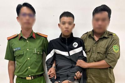 Bắt giữ đối tượng tấn công cha ruột, ném bom xăng vào lực lượng Công an