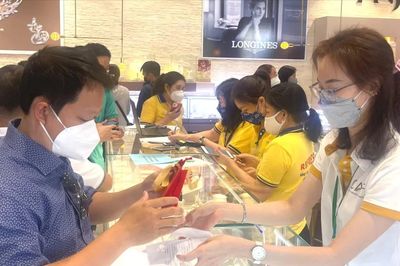 Chiều 12-6: Giá vàng tăng vọt, nới rộng chênh lệch với giá thế giới