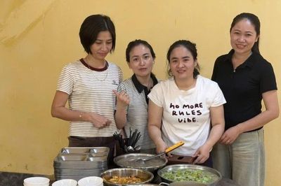 Những suất cơm và chuyến xe miễn phí của thầy cô giúp sĩ tử vùng khó
