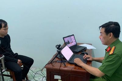 Vào nhà xe bệnh viện trộm vàng, đô la trong cốp xe máy