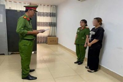 Đánh con 4 tuổi ngã tử vong, người mẹ trẻ bị khởi tố