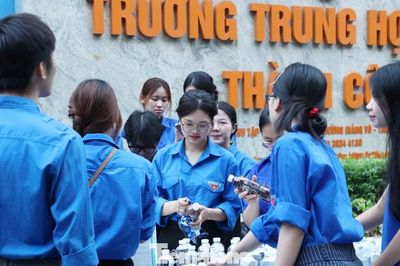 Hình ảnh các 'đặc vụ' khoác áo xanh tiếp sức mùa thi