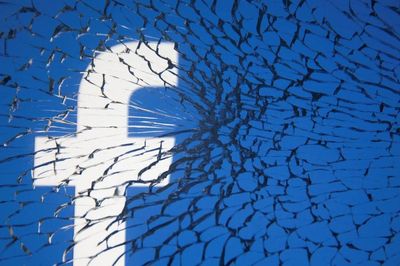 Facebook sập trên diện rộng, người dùng bị 'văng' khỏi tài khoản