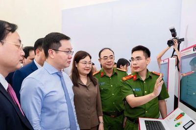 Ninh Bình ra mắt Trạm dịch vụ công số tích hợp AI