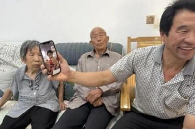Hai anh em khiếm thính thất lạc 35 năm, nhận ra nhau nhờ vết sẹo và bức ảnh cũ