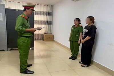 Khởi tố người mẹ trẻ đánh con 4 tuổi ngã xuống đất dẫn tới tử vong