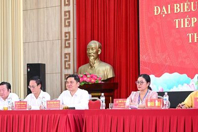 Chủ tịch HĐND tỉnh Hoàng Nghĩa Hiếu tiếp xúc cử tri xã Lam Thành
