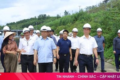 Bí thư Tỉnh ủy và Chủ tịch UBND tỉnh kiểm tra các dự án điện tại Vũ Quang