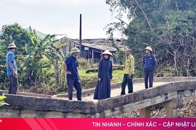 Cầu bị gãy, hàng trăm hộ dân gặp khó khi đi lại, sản xuất