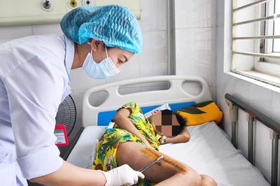 Cảnh báo từ trường hợp bệnh nhi suýt tử vong, mất chân vì vi khuẩn tụ cầu vàng