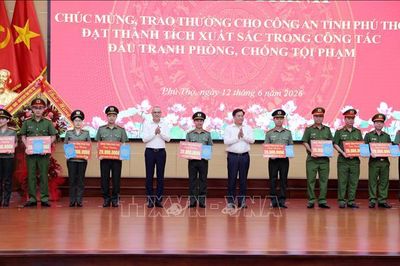 Khen thưởng lực lượng Công an đấu tranh hiệu quả với tội phạm công nghệ cao