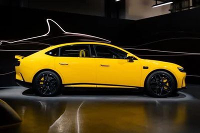 Xe sedan hạng D đậm chất thể thao, công suất 435 mã lực, giá gần 700 triệu đồng