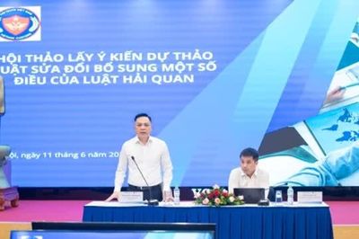 Shopee quan ngại nếu sàn thương mại điện tử phải khai báo hải quan