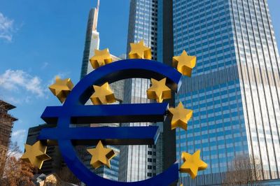 ECB tăng lãi suất sau cú sốc dầu mỏ từ xung đột Iran