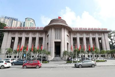 Giảm lãi suất đang trở thành bài toán 'lưỡng nan'