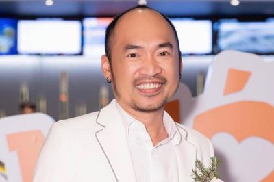 Bất ngờ thái độ của Tiến Luật khi nhận thiệp cưới của 'đàn em' Viên Vibi, được khen ngợi vì điều này