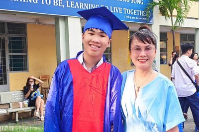 Biên kịch Diễm Thuyên, nhà văn Quỳnh Trang xúc động khi con hoàn thành kỳ THPT 2026