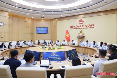 Bộ trưởng Lê Mạnh Hùng làm việc với Cục Phòng vệ thương mại và Ủy ban Cạnh tranh Quốc gia