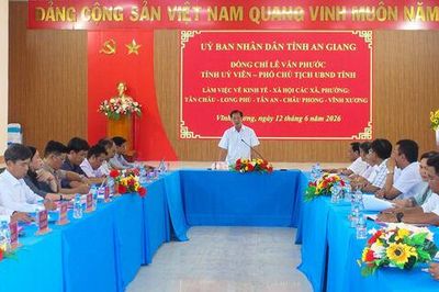 Phó Chủ tịch UBND tỉnh An Giang Lê Văn Phước làm việc với các xã phường thuộc tiểu vùng phía bắc