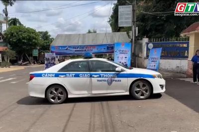 Gia Lai: 3 thí sinh được CSGT hỗ trợ đến điểm thi đúng giờ
