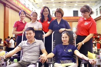Tôn vinh những 'trái tim hồng'