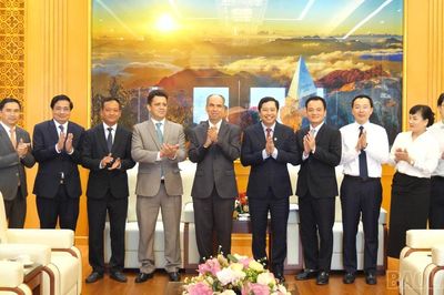 Đồng chí Bí thư Tỉnh ủy Dương Quốc Huy tiếp xã giao Đại sứ đặc mệnh toàn quyền Cộng hòa Cuba tại Việt Nam