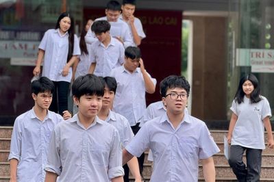Thí sinh phấn khởi hoàn thành Kỳ thi tốt nghiệp THPT năm 2026