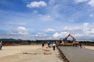 Chạy đua xuyên đêm trên công trường nâng cấp sân bay Liên Khương