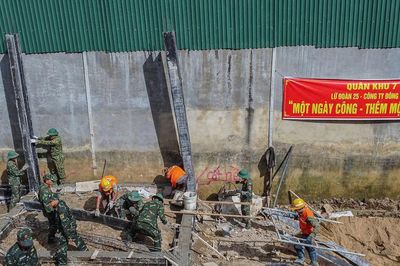 Quân đội tiếp sức xây dựng trường học ở vùng biên
