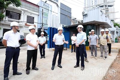 Phó Chủ tịch UBND tỉnh Vũ Việt Văn kiểm tra tiến độ thi công dự án nhà ở xã hội khu vực Việt Trì