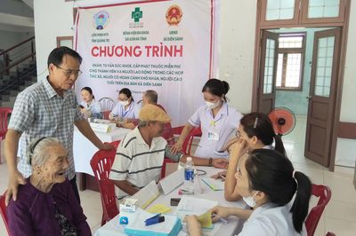 Khám bệnh, cấp thuốc miễn phí cho hơn 200 thành viên hợp tác xã, người có hoàn cảnh khó khăn